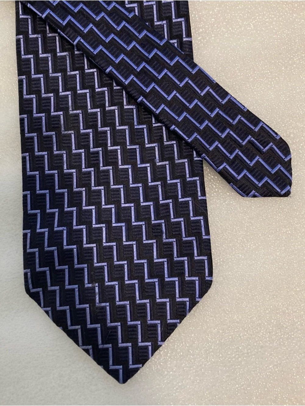 Tie 100% Pure Silk Men's Black and Purple Geometric Pattern.